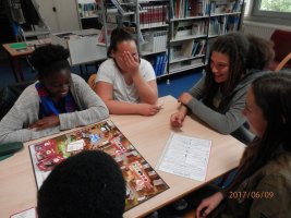 Des joueuses souriantes